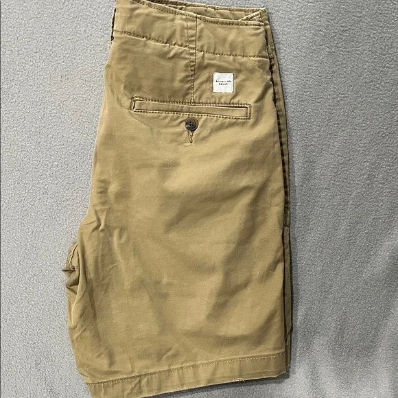 American Eagle Outfitters Men’s Khaki Flat-Front Chino Shorts - Picture 3 of 3